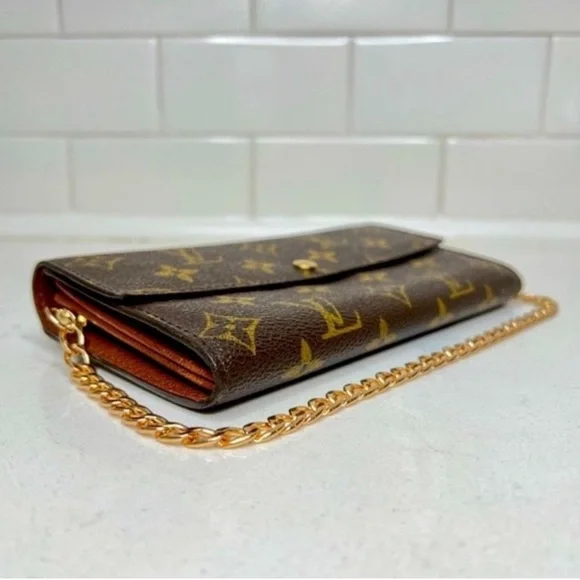 💯 Authentic Louis Vuitton Monogram Sarah Wallet on Chain - Picture 11 of 16